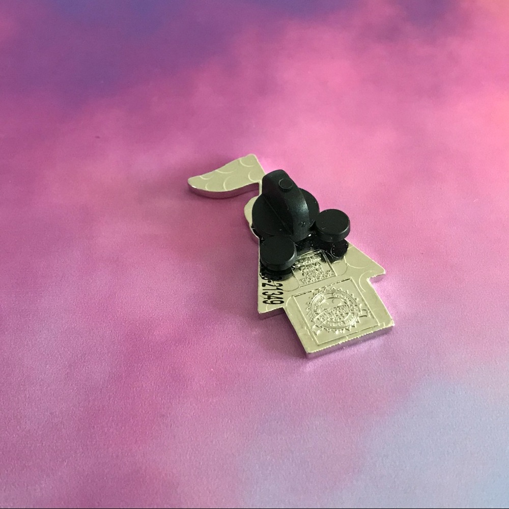Cinderella castle Disney pin from Disney Princess castle set - Picture 2 of 2